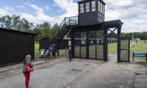 La "puerta de la muerte" del museo del antiguo campo nazi de Stutthof.