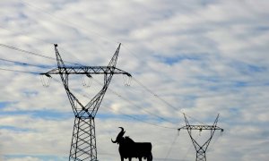 Los hogares vulnerables españoles son los más castigados de Europa por la subida de la luz: pagan un 55% más que hace seis meses