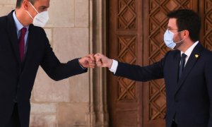 El presidente del Gobierno, Pedro Sánchez, y el president de la Generalitat,  Pere Aragones, en su encuentro en el Palau de la Generalitat el pasado 15 de septiembre, previo a la primera reunión de la mesa de diálogo. REUTERS/Nacho Doce