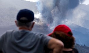 El volcán de La Palma se encuentra en una fase en la que además de mucha lava, también está expulsando grandes columnas de ceniza.