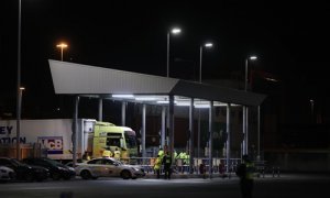 Camiones pasan por un puesto de aduanas en el puerto de Dublín cuando entran en funcionamiento los nuevos acuerdos comerciales Post Brexit-Mar de Irlanda, el pasado 1 de enero de 2021.