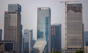 Vista del rascacielos donde tiene su sede central el grupo Evergrande en la ciudad de Shenzhen, en la provincia china de Guangdong. EFE/EPA/ALEX PLAVEVSKI