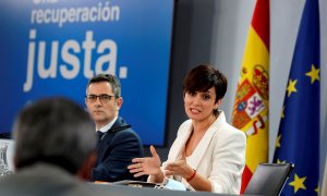 El ministro de la Presidencia, Relaciones con las Cortes y Memoria Democrática, Félix Bolaños y la ministra de Política Territorial y portavoz del Gobierno, Isabel Rodríguez en rueda de prensa tras la reunión del Consejo de Ministros, este martes en el P