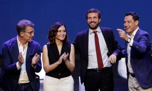 La presidenta de la Comunidad de Madrid, Isabel Díaz Ayuso (2i), el presidente de la Xunta de Galicia, Álberto Núñez Feijoo (i), el presidente de la Junta de Andalucía, Juan Manuel Moreno Bonilla (d), y el líder del Partido Popular, Pablo Casado, durante