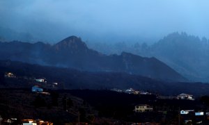 La nube de ceniza se orienta hacia el sur y los aeropuertos canarios operan con normalidad menos en La Palma