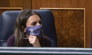 a ministra de Igualdad, Irene Montero, en una sesión plenaria en el Congreso de los Diputados, a 14 de octubre de 2021