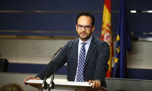 Fotografía de archivo de abril de 2016 de Antonio Hernando durante una rueda de prensa.