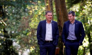 El coordinador general de EH Bildu, Arnaldo Otegi, y el secretario general de Sortu, Arkaitz Rodríguez.