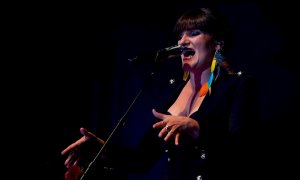 La música y cantante Rozalén durante un concierto que ha ofrecido en el Navarra Arena de Pamplona.