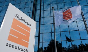 El logotipo de la empresa estatal de energía Sonatrach en la sede en Argel, Argelia, el 25 de noviembre de 2019.