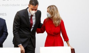 El presidente del gobierno Pedro Sánchez y la vicepresidenta segunda del gobierno Yolanda Díaz, durante la XXXII Cumbre Hispano-Portuguesa que se celebra en la localidad cacereña de Trujillo. EFE/Chema Moya