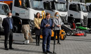 El alcalde de Madrid, José Luis Martínez-Almeida, durante la presentación de la nueva imagen y los vehículos CERO y ECO que se incorporan a los servicios de limpieza de las calles y las zonas verdes de la ciudad.