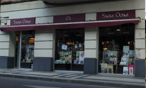 Libreria Santos Ochoa. Situada en la calle pasaje arcoiris.