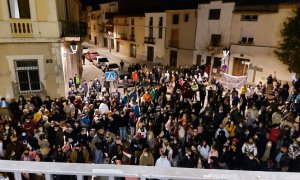 Varias decenas de personas en la concentración de Masquefa por la violación de la joven en Igualada.