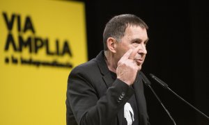 El líder de EH Bildu, Arnaldo Otegi, interviene durante un acto central de campaña electoral en Girona, Catalunya, a 7 de febrero de 2021.