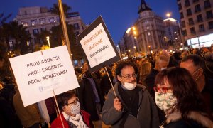 13/11/2021  Un centenar de asociaciones, sindicatos y entidades participan en Barcelona en una primera gran manifestación de protesta contra el aumento del precio de la energía eléctrica