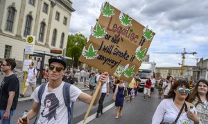 Imagen agosto de 2019 de la  Hanfparade en Berlín, una marcha tradicional a favor de la legalización del cannabis en Alemania. John MACDOUGALL / AFP