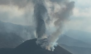 16/11/21. El volcán de La Palma reporta un aumento de la emisión de ceniza.