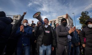 Trabajadores del sector del metal durante el cuarto día consecutivo de manifestación, este viernes en Cádiz. - EFE