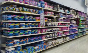 Productos para la menstruación en un supermercado.- WIKIPEDIA