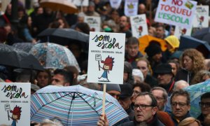 Imatge d'arxiu d'un rètol exhibit en una manifestació en defensa de la immersió lingüística en català a l'escola.