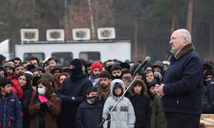 26/11/2021 El presidente de Bielorrusia, Alexander Lukashenko, se dirige a los migrantes en su visita al centro de transporte y logística Bruzgi, en la frontera entre Bielorrusia y Polonia