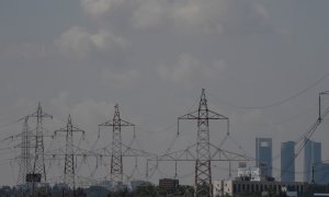 Fotografía de varias torres eléctricas tomadas desde San Sebastián de los Reyes, Madrid.