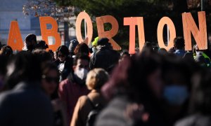 Los defensores del derecho al aborto se manifiestan frente a la Corte Suprema de los Estados Unidos en Washington.