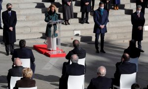 La presidenta del Congreso, Meritxell Batet (2i) junto al presidente del Gobierno, Pedro Sánchez, y el presidente del Consejo General del Poder Judicial (CGPJ), Carlos Lesmes (d), preside el acto institucional celebrado con motivo de 43 aniversario de la