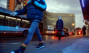 Ciudadanos paseando en Bélgica (Bruselas) el pasado 29 de noviembre de 2021.