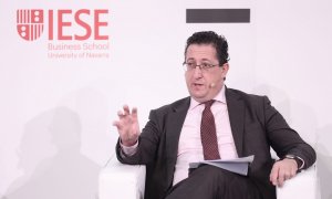 El director general de Economía del BCE, Óscar Arce, interviene en la presentación del III Observatorio del Ahorro y la Inversión en España, en el Palacio de la Bolsa, el 18 de noviembre de 2021, en Madrid.