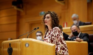 09/12/2021.- La ministra de Hacienda, María Jesús Montero, comparece ante el pleno en el Senado que debate este jueves los vetos presentados al proyecto de ley de presupuestos generales del Estado de 2022. EFE/David Fernández