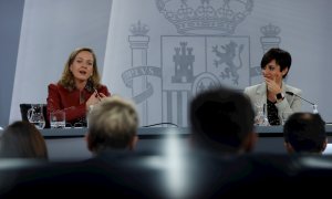 La vicepresidenta primera del Gobierno y ministra de Economía, Nadia Calviño, y la portavoz del Gobierno y ministra de Política Territorial, Isabel Rodríguez.