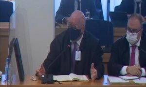 El comisario jubilado José Manuel Villarejo, en un momento del interrogatorio que ha efectuado a una acusada, este martes en la Audiencia Nacional