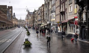 19/12/2021 Las calles de Ámsterdam, prácticamente vacías tras la entrada en vigor del confinamiento estricto en los Países Bajos