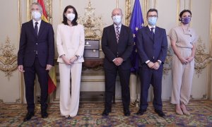 El ministro de Interior, Fernando Grande-Marlaska, la de Justicia, Pilar Llop, su predecesor, Juan Carlos Campo, el ministro de la Presidencia, Félix Bolaños, y la ministra de Igualdad, Irene Montero, posan en el acto de traspaso de la cartera de Justicia