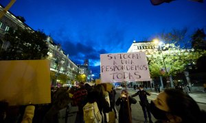 Un grupo de personas participa en una manifestación contra la violencia machista.