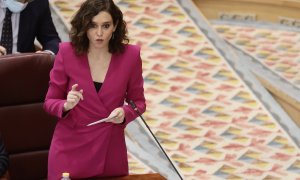 La presidenta de la Comunidad de Madrid, Isabel Díaz Ayuso, durante un pleno de la Asamblea de Madrid, a 16 de diciembre de 2021, en Madrid.