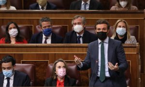 El presidente del PP, Pablo Casado, interviene en el pleno del Congreso de los Diputados, a 22 de diciembre de 2021, en Madrid.