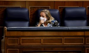 La vicepresidenta primera del Gobierno y ministra de Asuntos Económicos y Transformación Digital, Nadia Calviño, asiste al pleno celebrado este jueves en el Congreso de los Diputados.