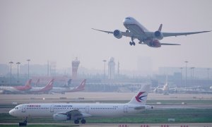 Un avión de China Eastern despegando