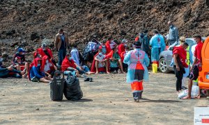 03/01/22. Migrantes que llegaron en patera a Lanzarote reciben atención médica, en Lanzarote, a 14 de septiembre de 2021.