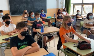 Un grup classe de secundària de l'Institut Escola d'Oliana (Alt Urgell) el primer dia de curs escolar.