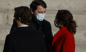 El presidente del PP, Pablo Casado; el presidente de la Junta de Castilla y León, Alfonso Fernández Mañueco y la presidenta de la Comunidad de Madrid, Isabel Díaz Ayuso, en el acto institucional por el Día de la Constitución en el Congreso de los Diputado