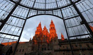 12/01/22. El sol ilumina la Praza do Obradoiro en Santiago de Compostela, a 12 de enero de 2022.