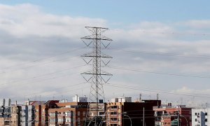 El precio de la luz baja este viernes un 5,6% y se sitúa en 202 euros/MWh