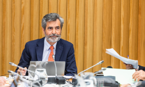 El presidente del Consejo General del Poder Judicial y del Tribunal Supremo (CGPJ), Carlos Lesmes durante el pleno del Consejo General del Poder Judicial (CGPJ), en Pontevedra/Galicia (España), a 30 de enero de 2020.