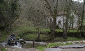 Se debe atravesar un río para llegar al Molino de La Vega