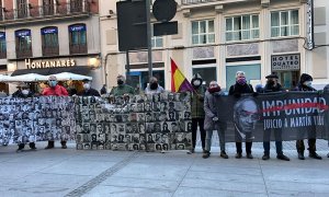 Manifestantes contra Martín Villa