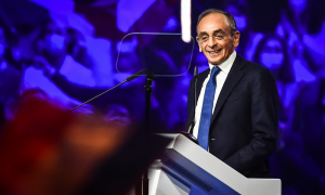 Eric Zemmour, candidato presidencial de extrema derecha, habla durante su mitin de campaña, a 5 de diciembre de 2021.